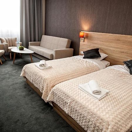 Elba Hotel Ostroleka  Eksteriør billede