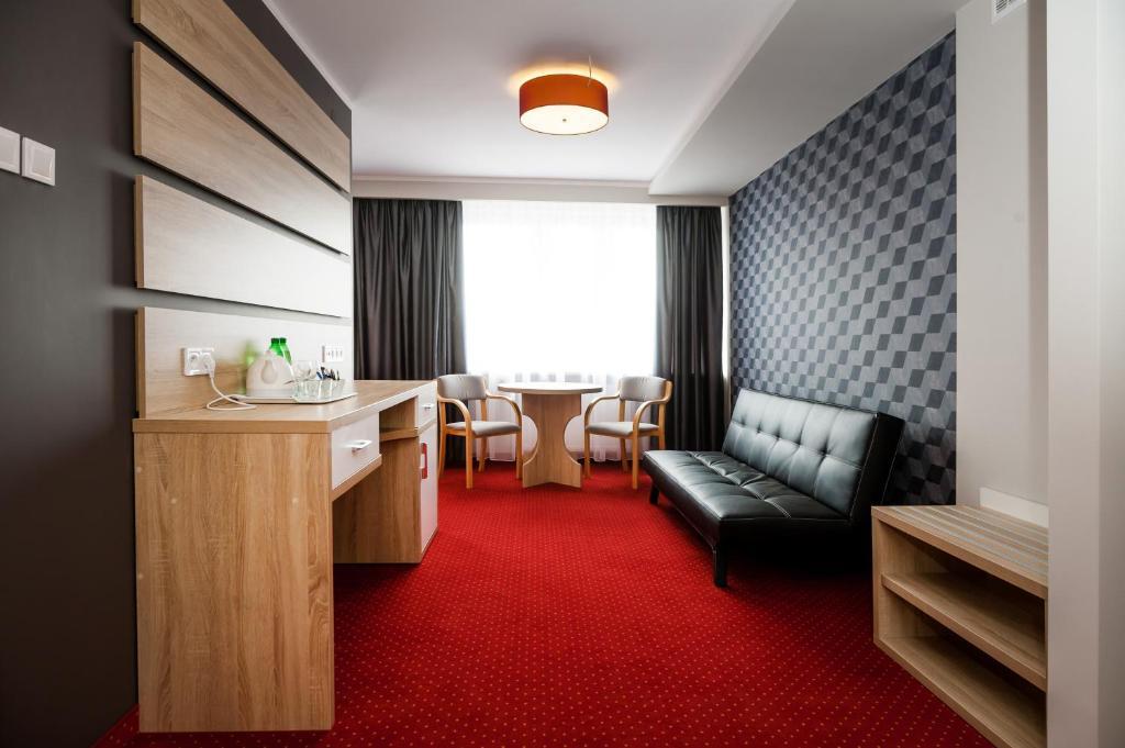 Elba Hotel Ostroleka  Eksteriør billede