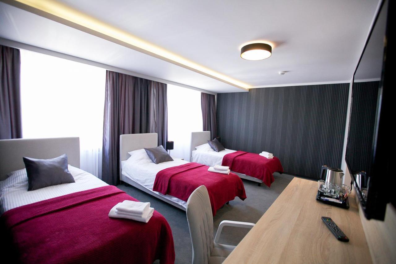 Elba Hotel Ostroleka  Eksteriør billede