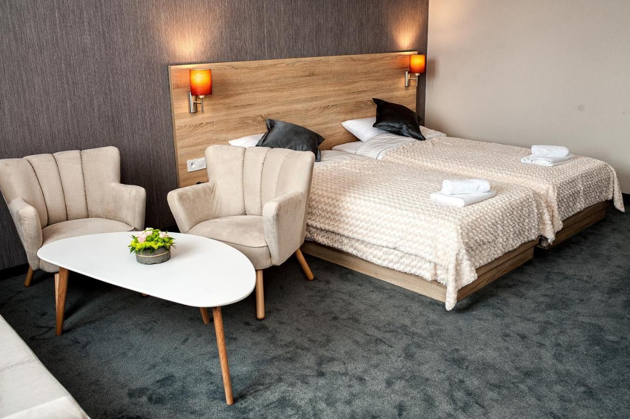Elba Hotel Ostroleka  Eksteriør billede