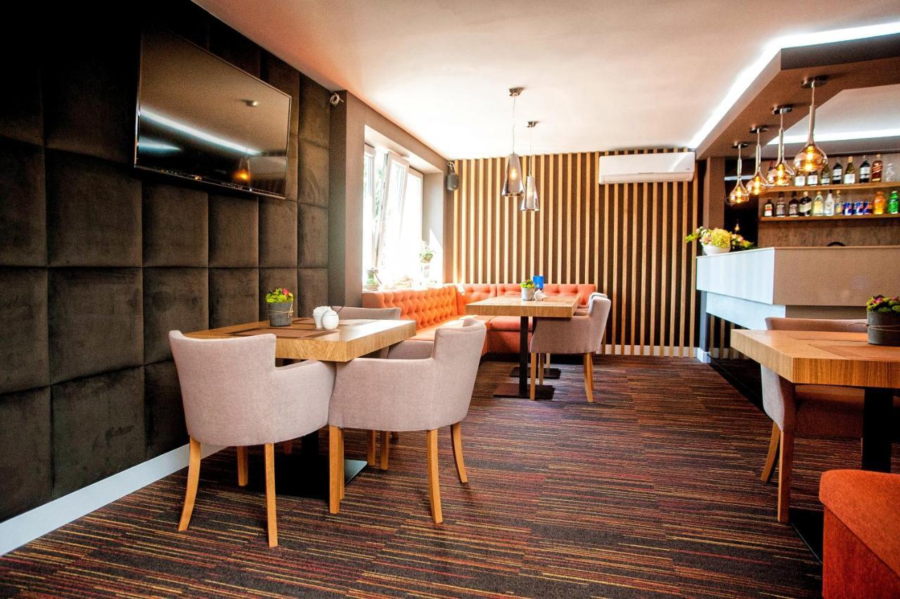 Elba Hotel Ostroleka  Eksteriør billede