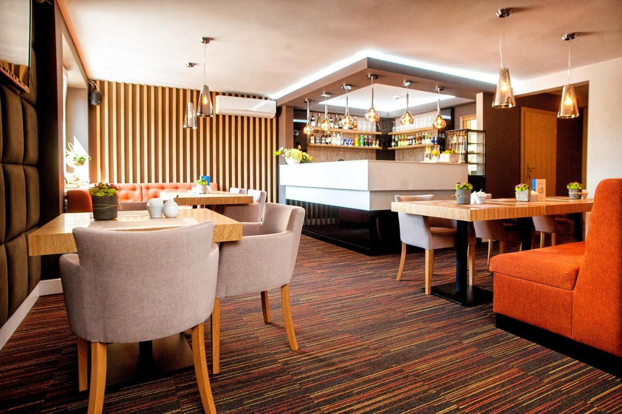 Elba Hotel Ostroleka  Eksteriør billede