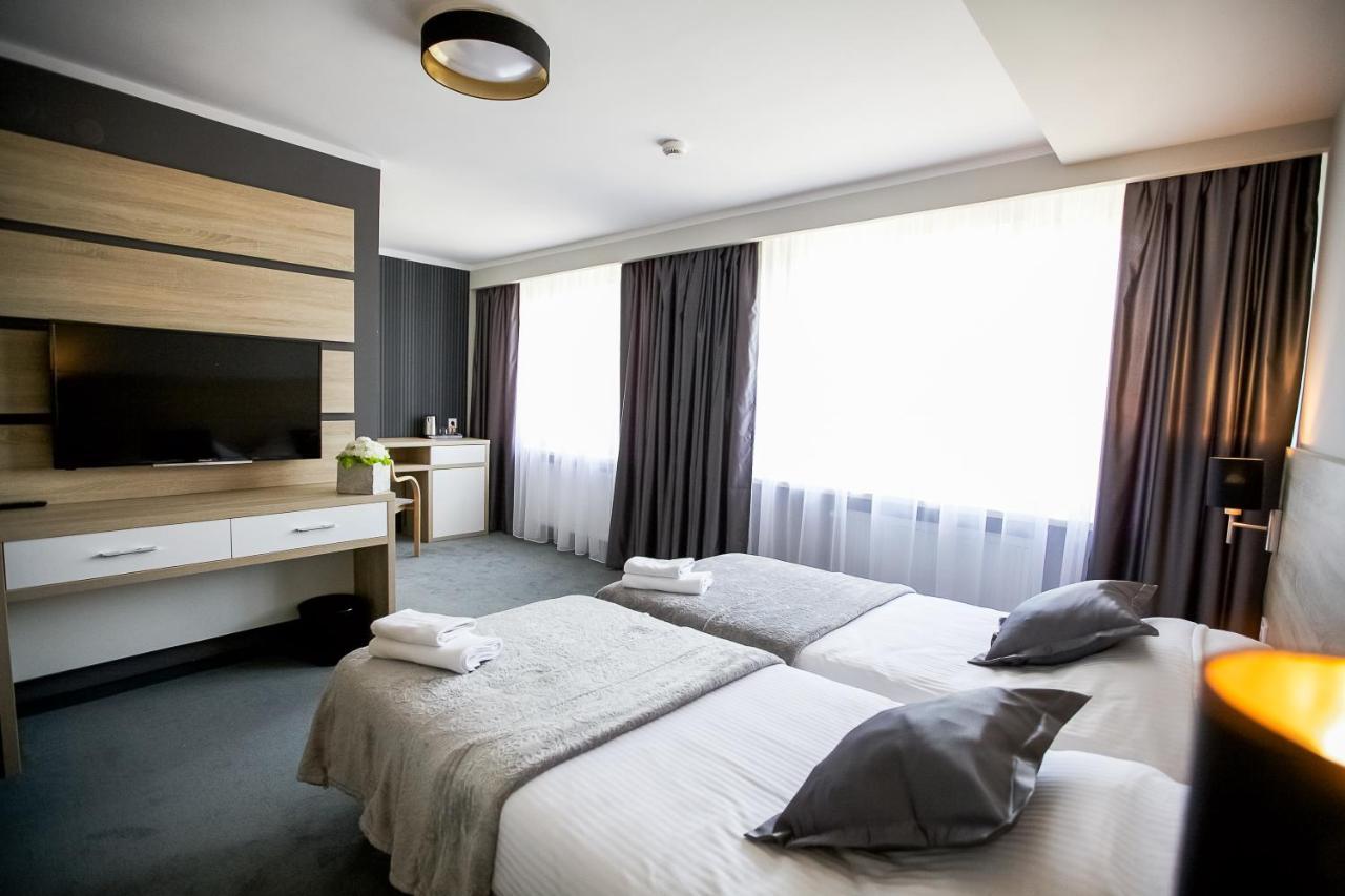 Elba Hotel Ostroleka  Eksteriør billede