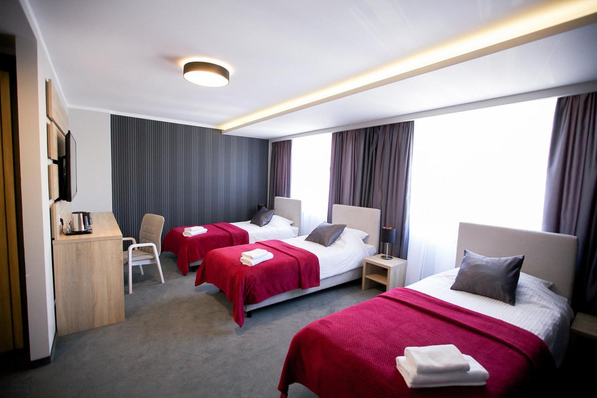 Elba Hotel Ostroleka  Eksteriør billede